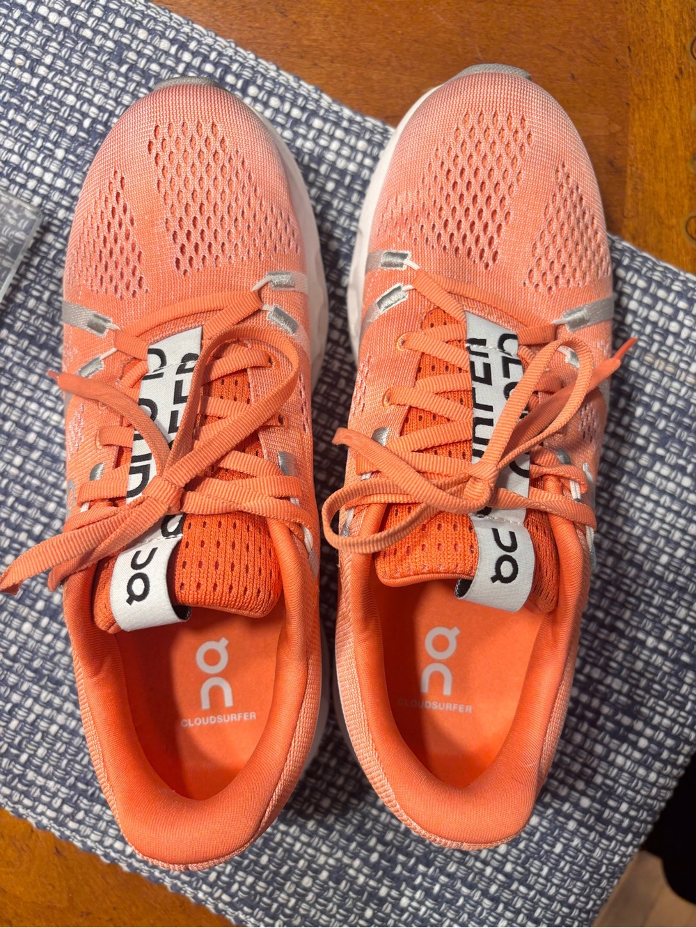 On Running Women's cloud surfer Shoes - Coral/orange sz 8.5 - Picture 6 of 11